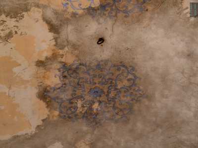 ...e restano pochi segni degli affreschi un tempo presenti sul soffitto